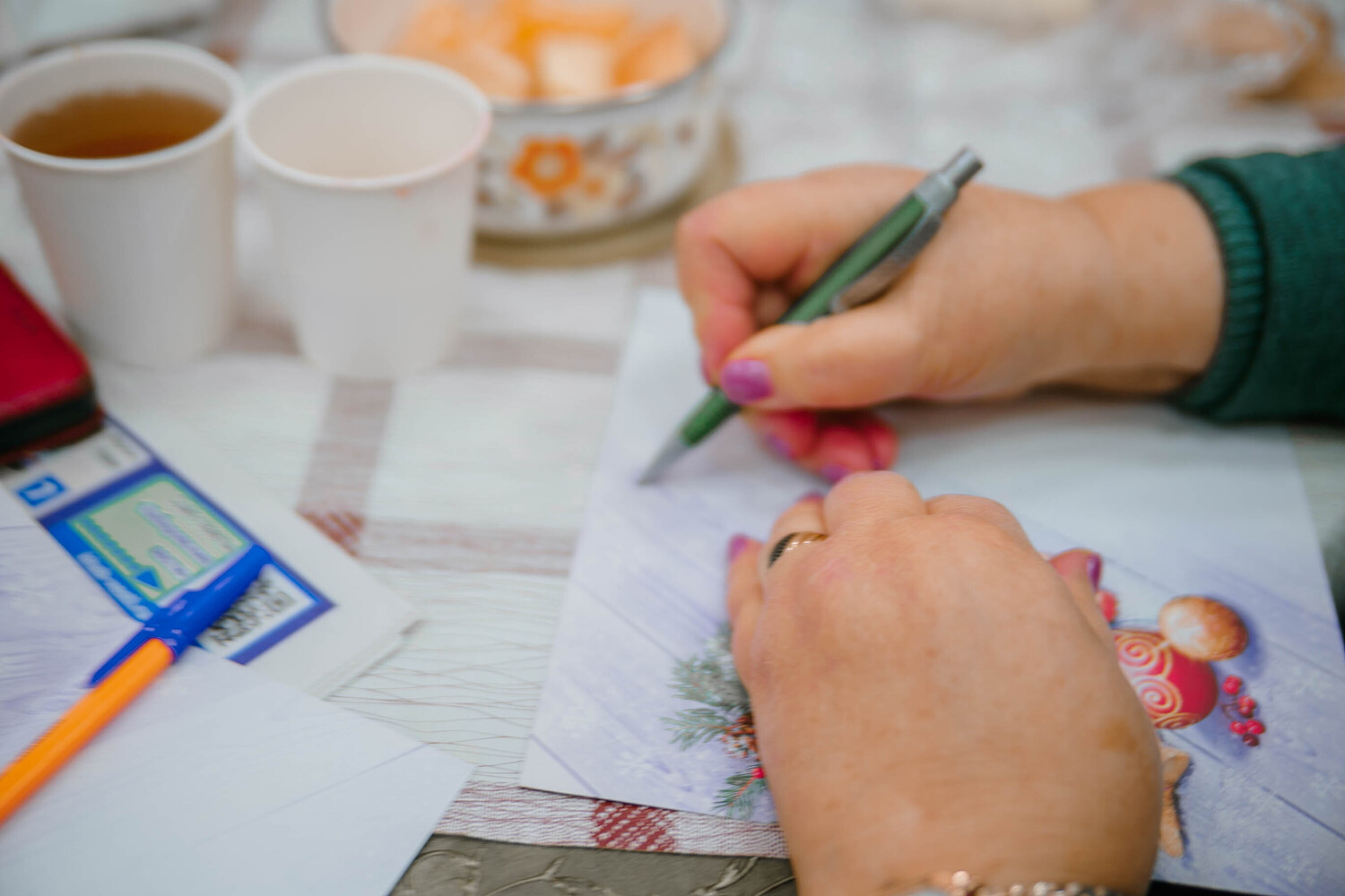 Зажгли по-хабаровски: смотрим на предновогоднюю вечеринку самых заводных пенсионерок