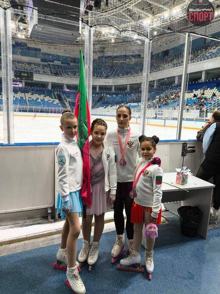 Запорожские спортсменки блеснули на льду в Сириусе