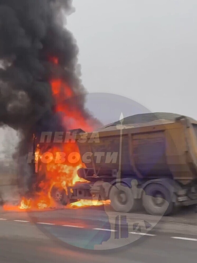 В Бессоновском районе Пензенской области загорелся самосвал