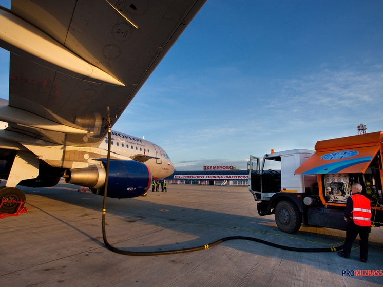 Ремонт взлетной полосы в Новокузнецке завершили без остановки авиасообщения