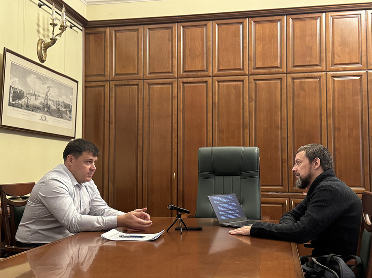 Восстановление исторических фасадов Невского проспекта, повышение престижа профессии специалистов ручного труда, подготовка домов к зиме, ремонт зон аварийности и тысячи семей, которые благодаря городу отметят новоселье, — об этом и многом другом «МК в Питере» поговорил с председателем Жилищного комитета Петербурга Денисом Удодом.