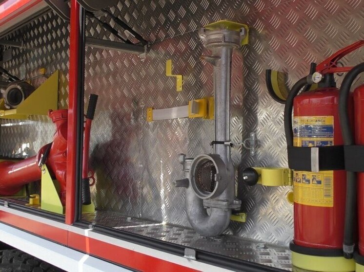 На юге Волгограда ликвидировали пожар в заброшенном доме