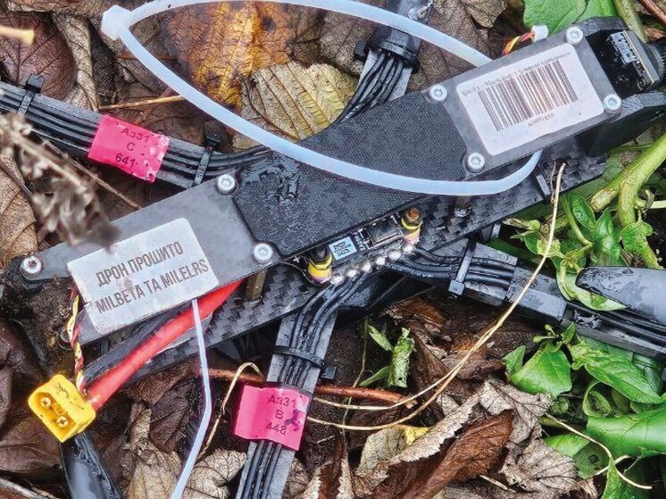 В херсонском селе Раденск возле ДК обнаружили БПЛА ВСУ