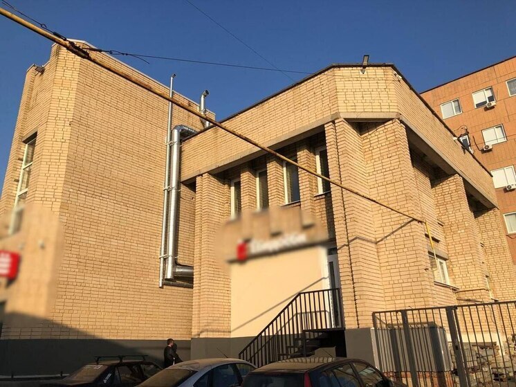 Мэрия Саратова требует в суде снять "полуматерную" вывеску