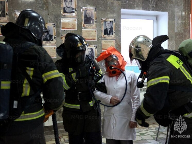 Спасатели МЧС провели учебную эвакуацию в Тульском кардиодиспансере