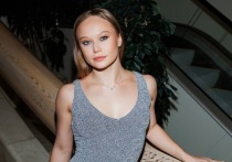 Российская гимнастка Ангелина Мельникова показала результаты новой студийной фотосъемки. Двукратная абсолютная чемпионка мира и олимпийская чемпионка впечатлила подписчиков, снявшись с необычной прической.