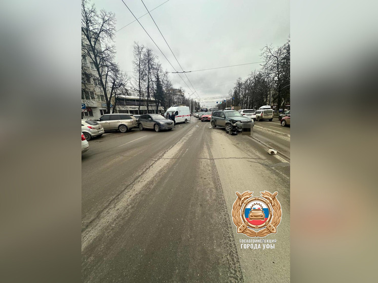 В Уфе автомобилисту стало плохо - он протаранил семь машин