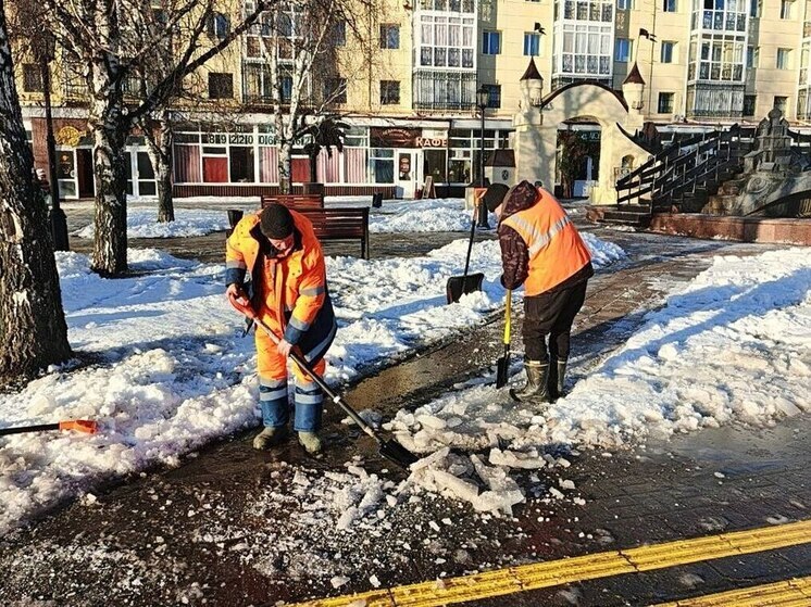 Тобольск противостоит аномальному снегопаду: городские службы работают в усиленном режиме