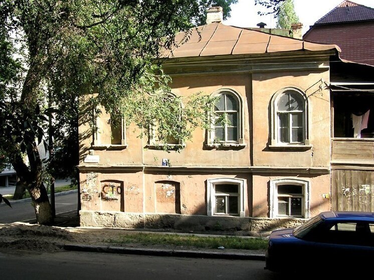 Суд обязал мэрию Саратова спасти несколько раз горевший старинный дом