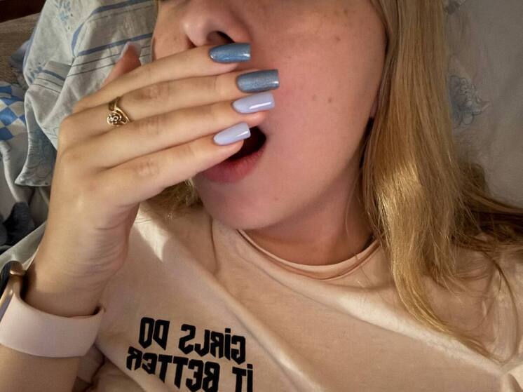 С приходом зимы вставать становится всё тяжелее. Многие советуют спать с ночником или использовать светильник-имитацию рассвета, кто-то утром уделяет 10 минут чтению, чтобы собраться с мыслями. Как правильно взбодриться утром и прийти в себя? Об этом рассказал «МК в Ленобласти» психолог Родион Черепанов. Причем свои советы он дал для творческих людей, которым нравится всё необычное.