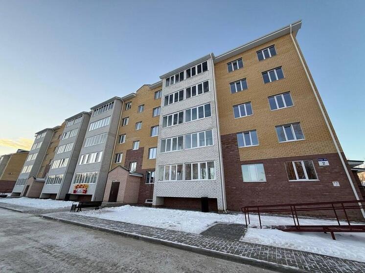 В Урае сдали новый дом на 70 квартир — первые жильцы уже получили ключи