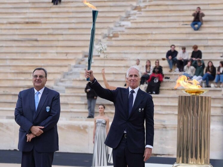 Олимпийский огонь зимних Игр 2026 года передан Италии