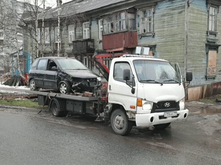 Развалюхи продолжают покидать улицы Архангельска