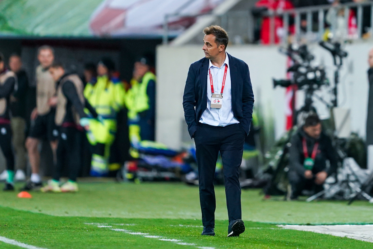 Карлос Алос оставил пост главного тренера сборной Белоруссии по футболу