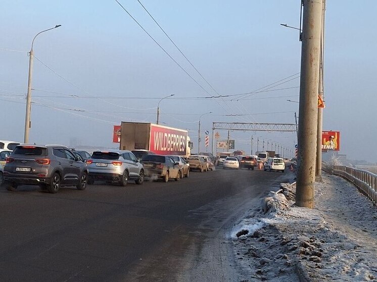В Омске начался локальный ремонт проезжей части на мосту у Телецентра