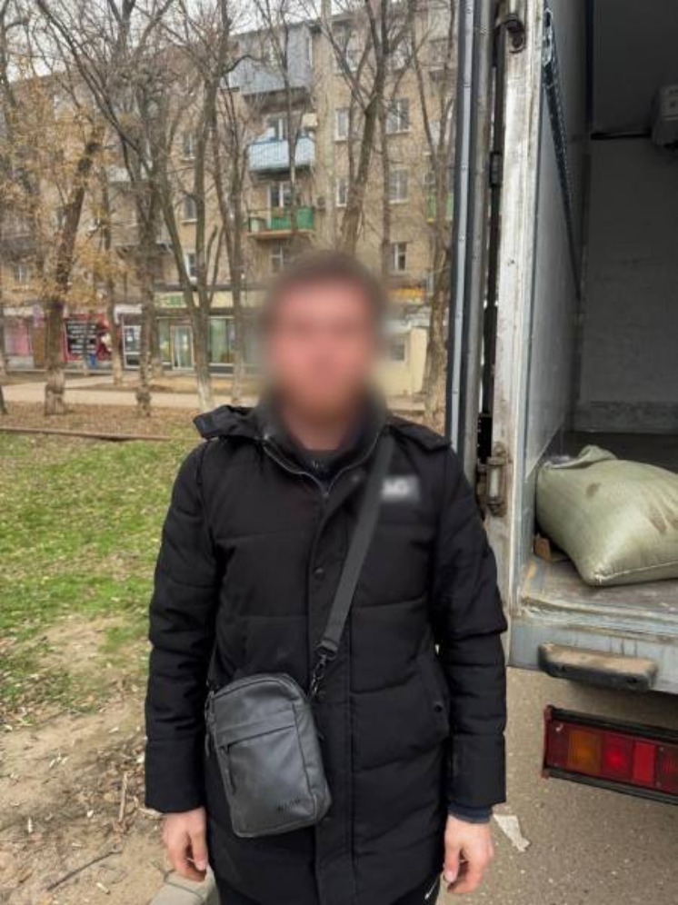 В Астрахани задержан мужчина, рассчитавшийся в магазине поддельной пятитысячной купюрой