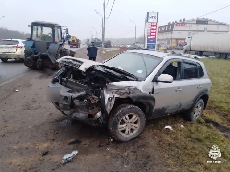 Грузовик и две легковушки столкнулись на М-10 в Тверской области