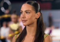 Художественная гимнастка Лала Крамаренко опубликовала результаты новой фотосъемки. Спортсменка предстала перед камерой в женственных образах.