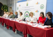 Председатель Комиссии по социальной политике Собрания депутатов НАО Ирина Пудовкина приняла участие в работе круглого стола, организованного Комплексным центром социального обслуживания населения (КЦСО)