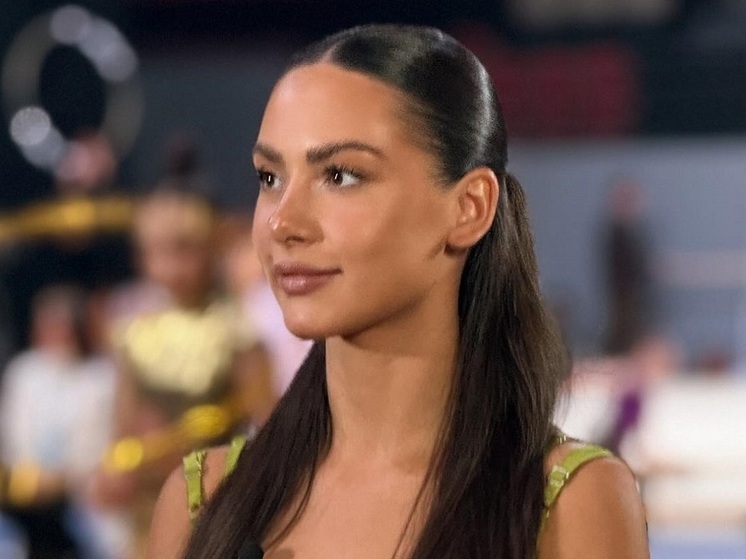 Художественная гимнастка Лала Крамаренко опубликовала результаты новой фотосъемки. Спортсменка предстала перед камерой в женственных образах.