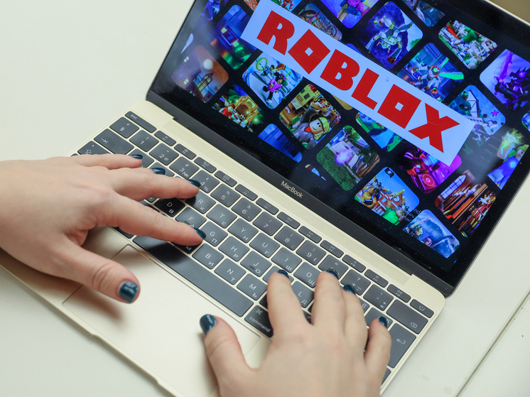 Экономист Тхориков: Roblox заблокировали из-за отсутствия контроля в игре