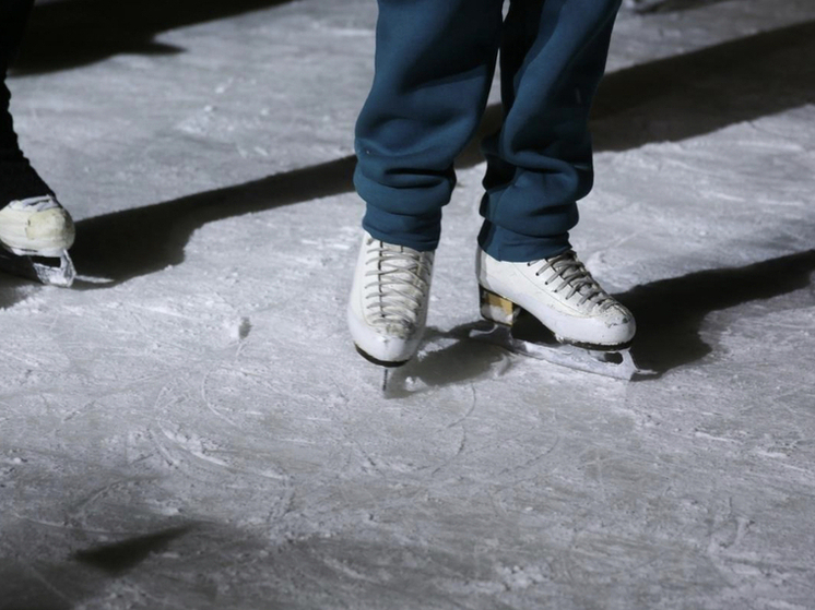 В Новосибирске готовят к открытию крупнейший городской каток на стадионе «Спартак»