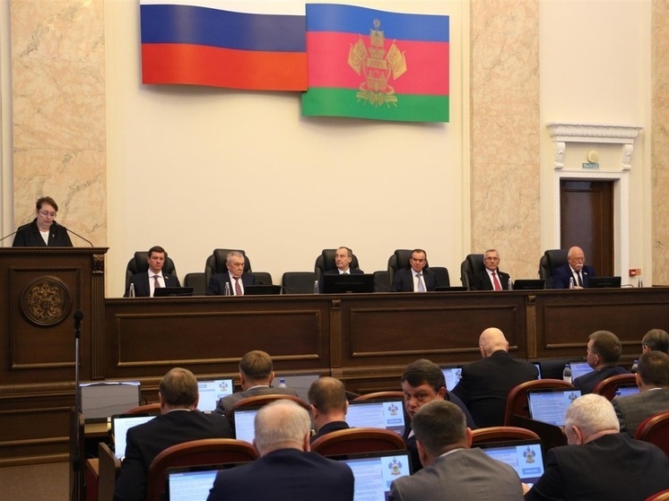 В ЗСК утвердили увеличение дополнительных выплат педагогам