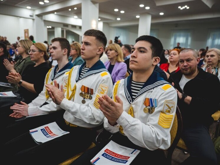 Более 200 волонтеров и ветеранов СВО собрались на форуме «Север помогает» в Мурманске