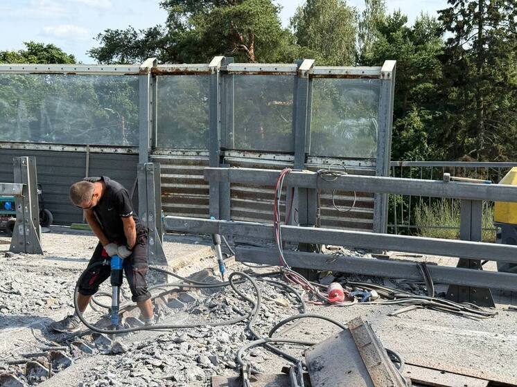 В Петербурге за дорожный сезон отремонтировали 160 километров магистралей