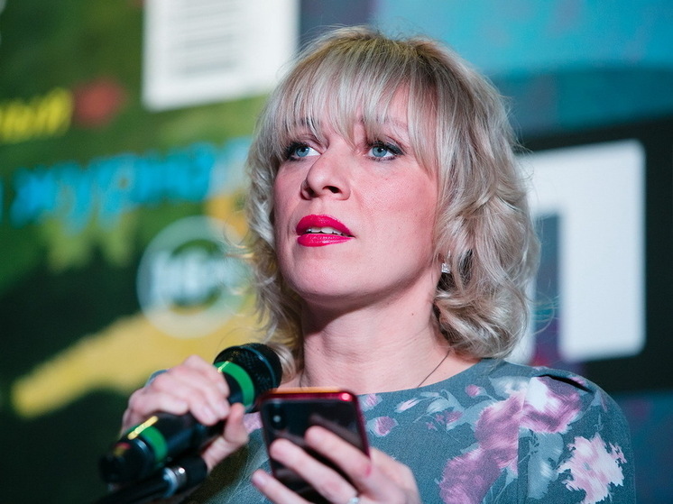 Захарова: власти Румынии вслед за Канадой окрасили себя в коричневые цвета