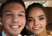 Олимпийский чемпион по танцам на льду Дмитрий Соловьев в июле 2025 года женился на художественной гимнастке Дине Авериной. Но 36-летний спортсмен до сих пор не познакомил 27-летнюю супругу со своим сыном от первого брака.