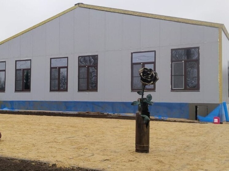 Железная королева цветов появилась в козельской деревне