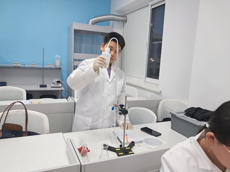 Юные химики Калмыкии освоили титриметрический анализ