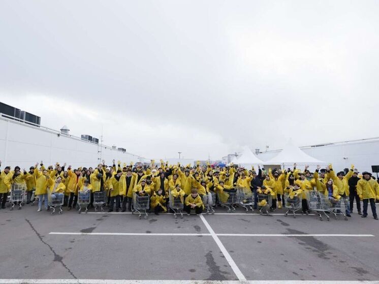 В День онлайн-предпринимателя установлен рекорд по самому массовому заезду на продуктовых тележках