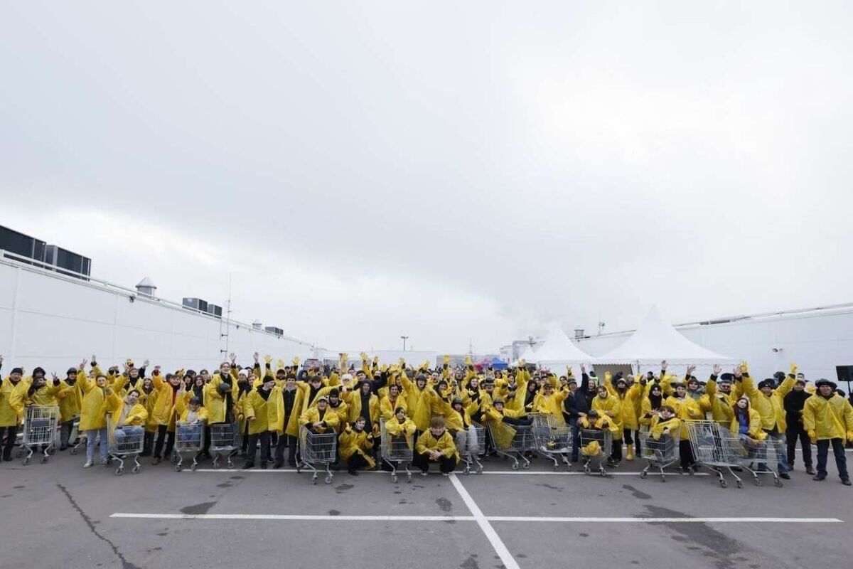 В День онлайн-предпринимателя установлен рекорд по самому массовому заезду на продуктовых тележках