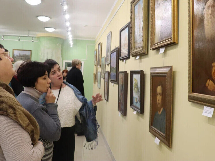 В Северодонецке открылась выставка картин, подаренных художниками из Рязани