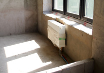 Стоимость ремонта ежегодно увеличивается на 20-30% и в уходящем  году привычные способы экономии больше не работают. Купить самые дешевые материалы – значит гарантированно заплатить дважды. Эксперты компании Regions Development раскрывают профессиональные секреты и рассказывают, как сократить бюджет на отделку квартиры в новостройке.
