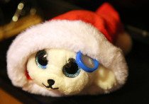 На Новый год обязательно надо поздравить свою любимую сестру, и «МК» сделал своеобразную шпаргалку, которая поможет вам в этом деле.