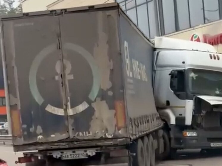 Гигантская пробка образовалась на выезде из Воронежа