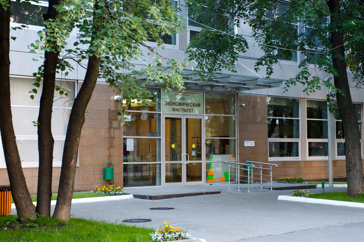 Стало известно о масштабной эвакуации из МГУ