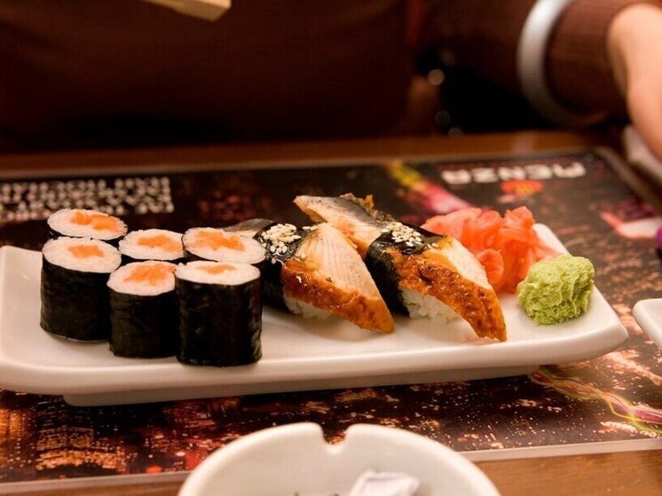 Сеть доставки суши нарвалась на проверку из-за рекламного баннера в Абакане