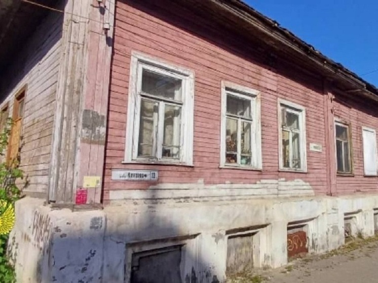 Тело мужчины с ножом в шее найдено в аварийном доме в Костроме