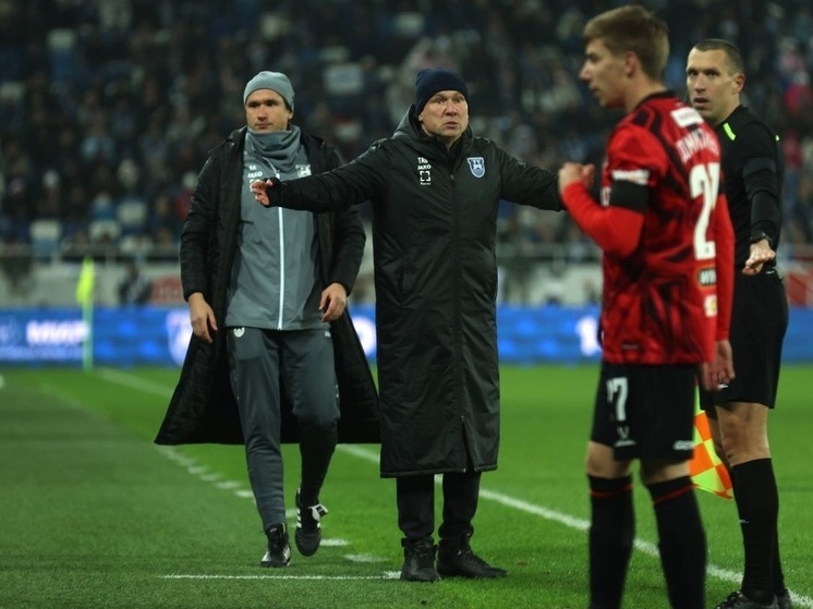 Главному тренеру «Балтики» присуждена трёхматчевая дисквалификация за оскорбительный жест в адрес скамейки запасных «Спартака» в матче 17-го тура РПЛ: сперва тренер получил жёлтую карточку за саркастические аплодисменты, затем — красную — за жест. На заседании КДК РФС 4 декабря были учтены предыдущие три дисциплинарных нарушения, видео от клуба и объяснения сторон. Санкция может быть обжалована. Защитник «Балтики» Манелов, удалённый в том же матче, дополнительного наказания не получил.