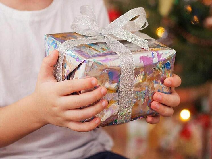 Сахалинцам рассказали, как выбрать безопасный сладкий подарок для ребёнка на Новый год