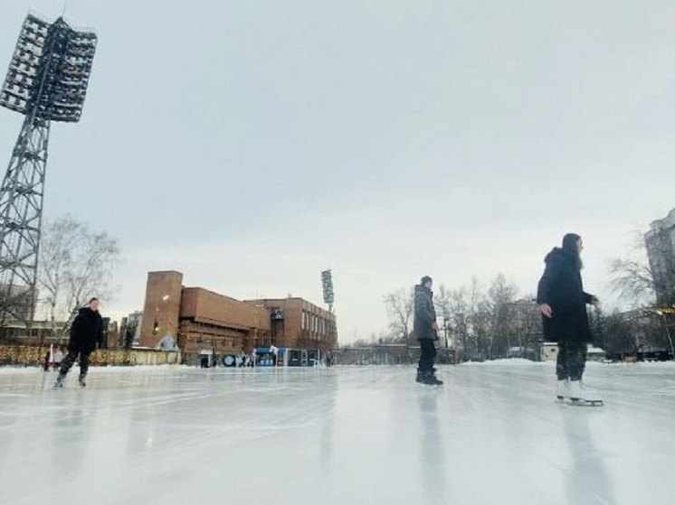 Самый большой каток Новосибирска готов к открытию на стадионе «Спартак»