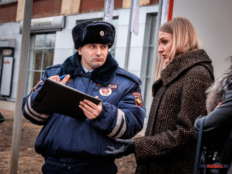 В Новокузнецке полицейские вернули маме сбежавшего пятилетнего мальчика