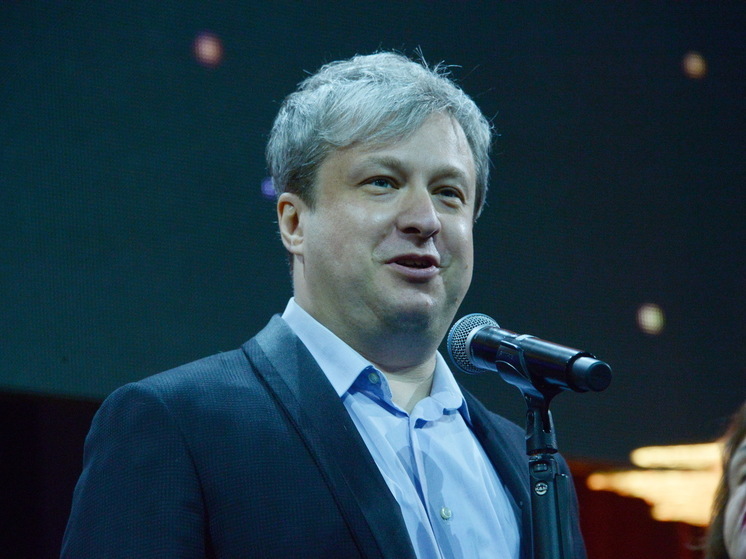 Юрист Антона Долина* оспорил заочный арест кинокритика