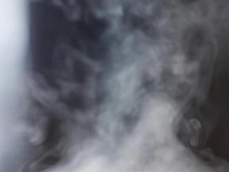 В Южно-Сахалинске мужчина получил ожог, попав в кипяток на затопленной улице Бумажной