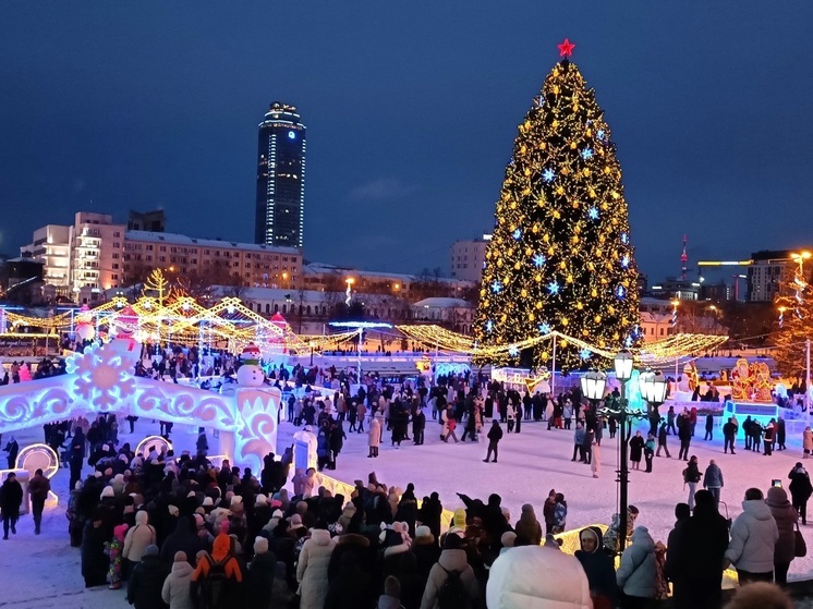 Лед для новогоднего городка в Екатеринбурге купили в ХМАО