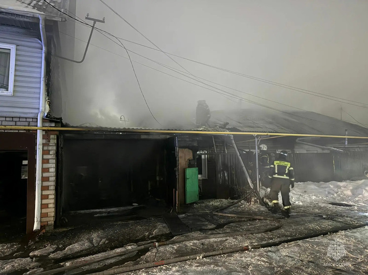 В Барнауле из-за нарушений монтажа электрооборудования вспыхнули два частных дома